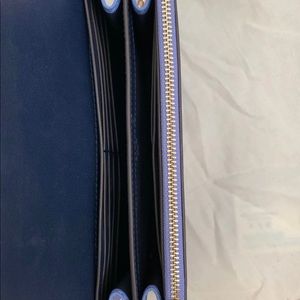 Tory Burch Robinson wallet on chain